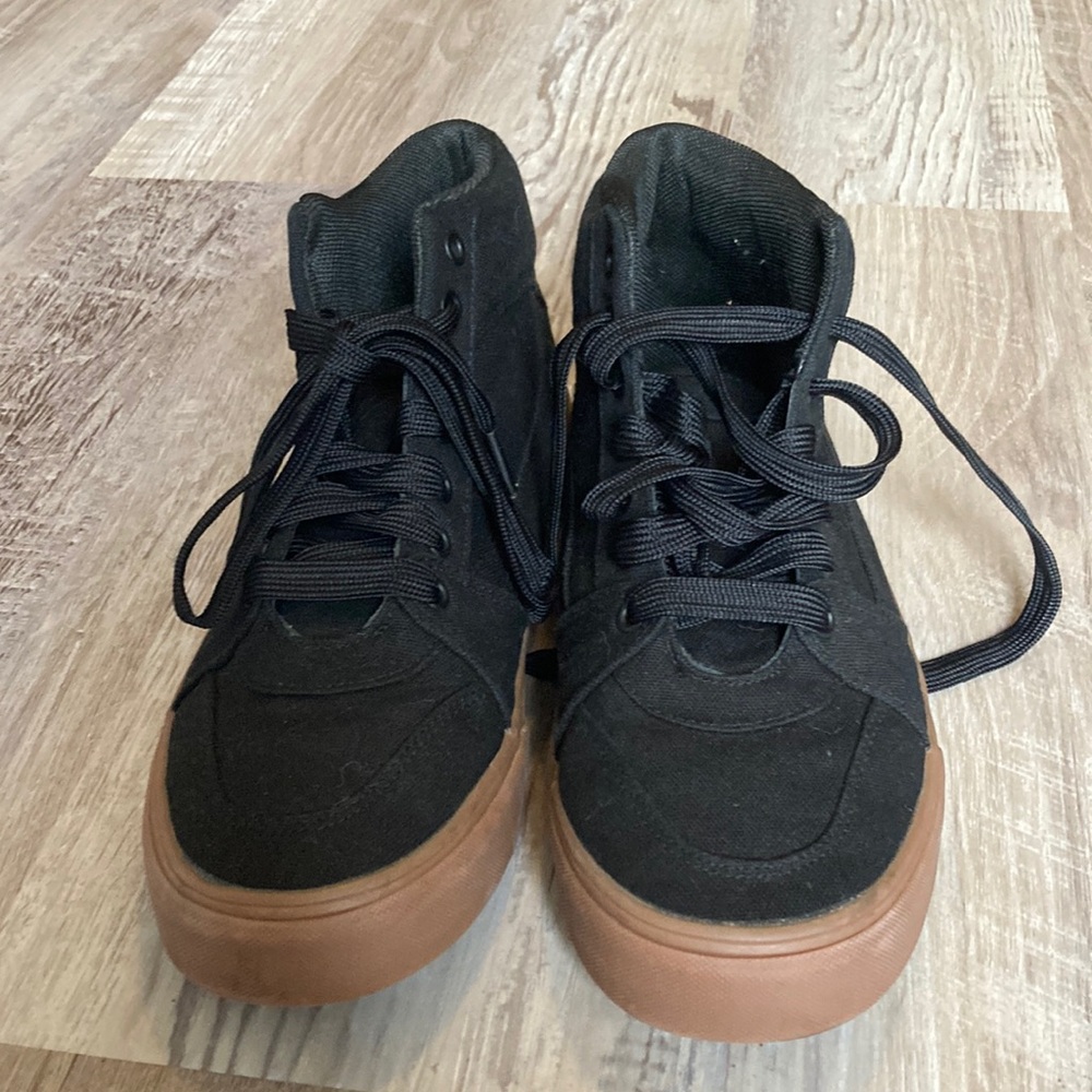 Black high tops size 7.5 worn once